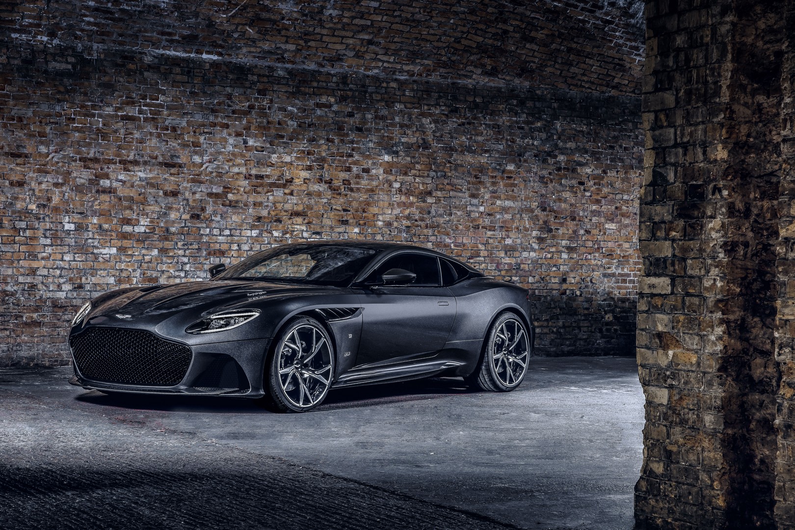 astonmartindbssuperleggera007edition_01.jpg astonmartindbssuperleggera007edition_01.jpg