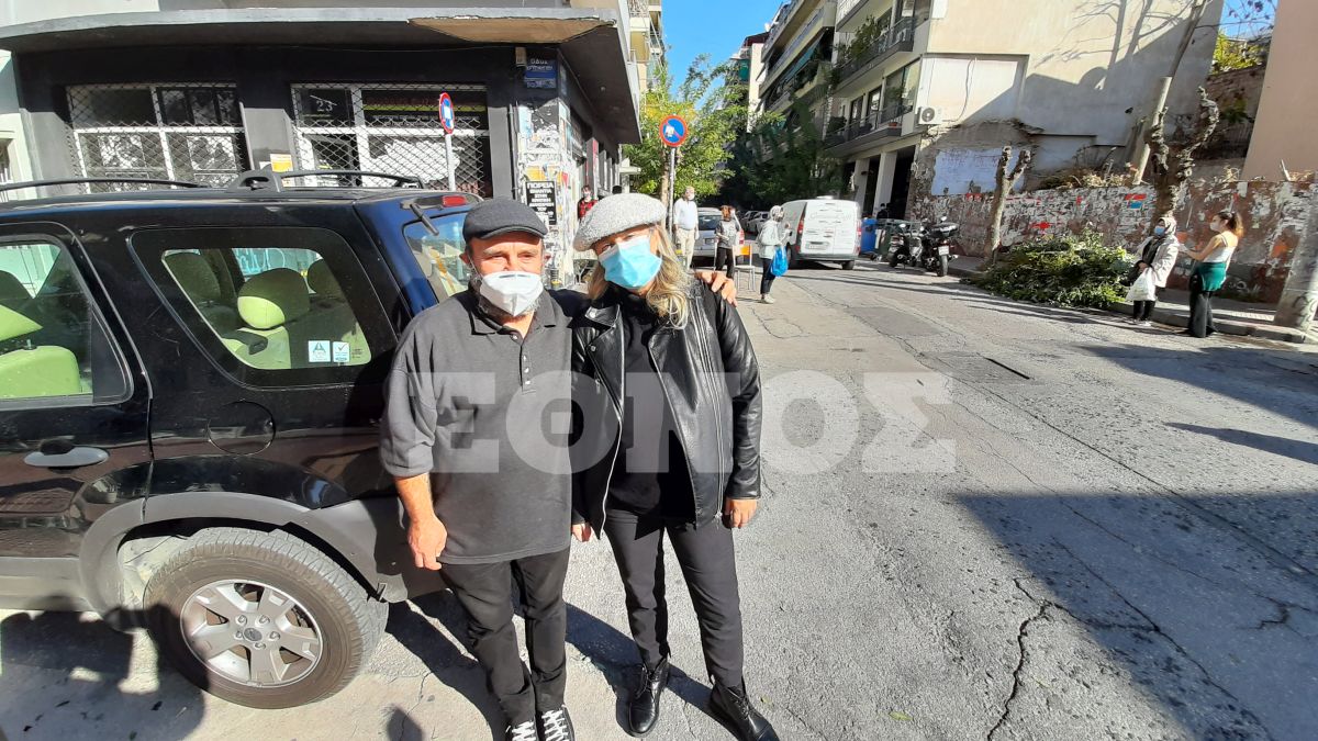 20201127_124517.jpg O Kώστας Πολυχρονόπουλος μαζί με την Ελένη βλέπουν την προσφορά τους να γιγαντώνεται και ζητούν έναν νέο χώρο / φωτό ethnos.gr