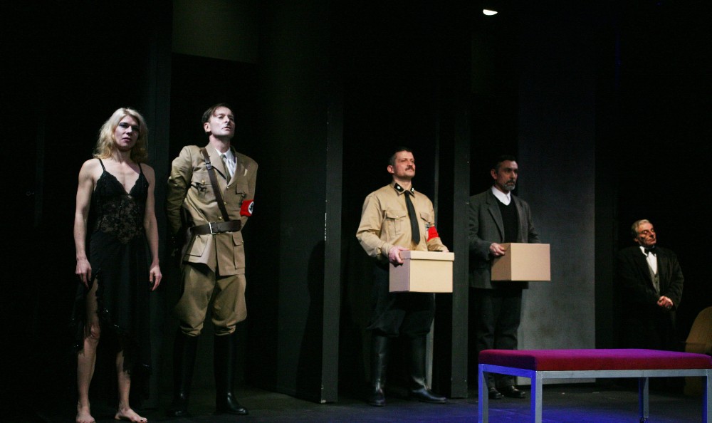 giannis_rozakis_parastasi.jpg Γιάννης Ροζάκης, πρεμιέρα θέατρο Αγγέλων Βήμα