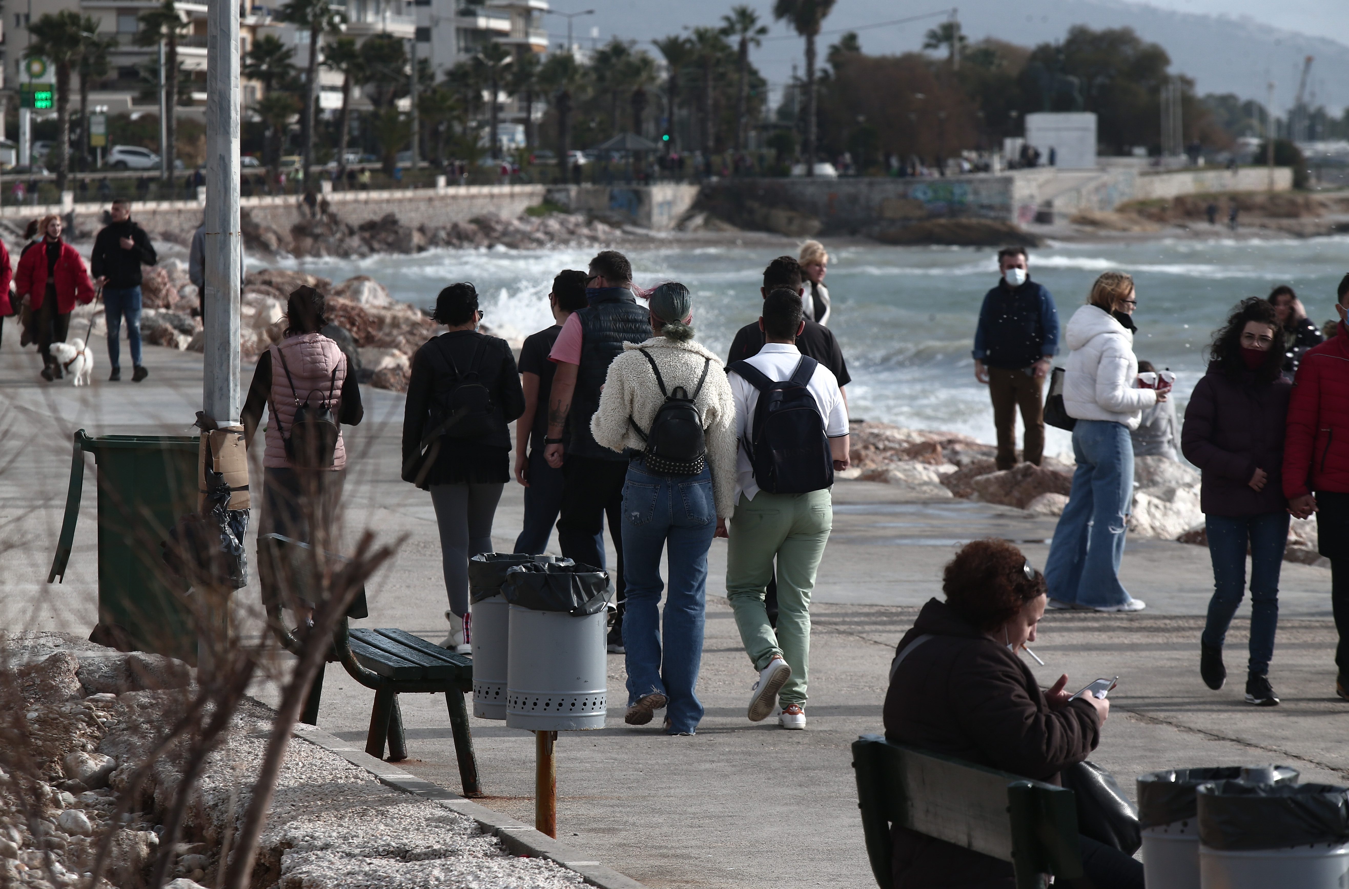 3054702.jpg Μεγάλη κινητικότητα παρατηρείται στην παραλία του Παλαιού Φαλήρου