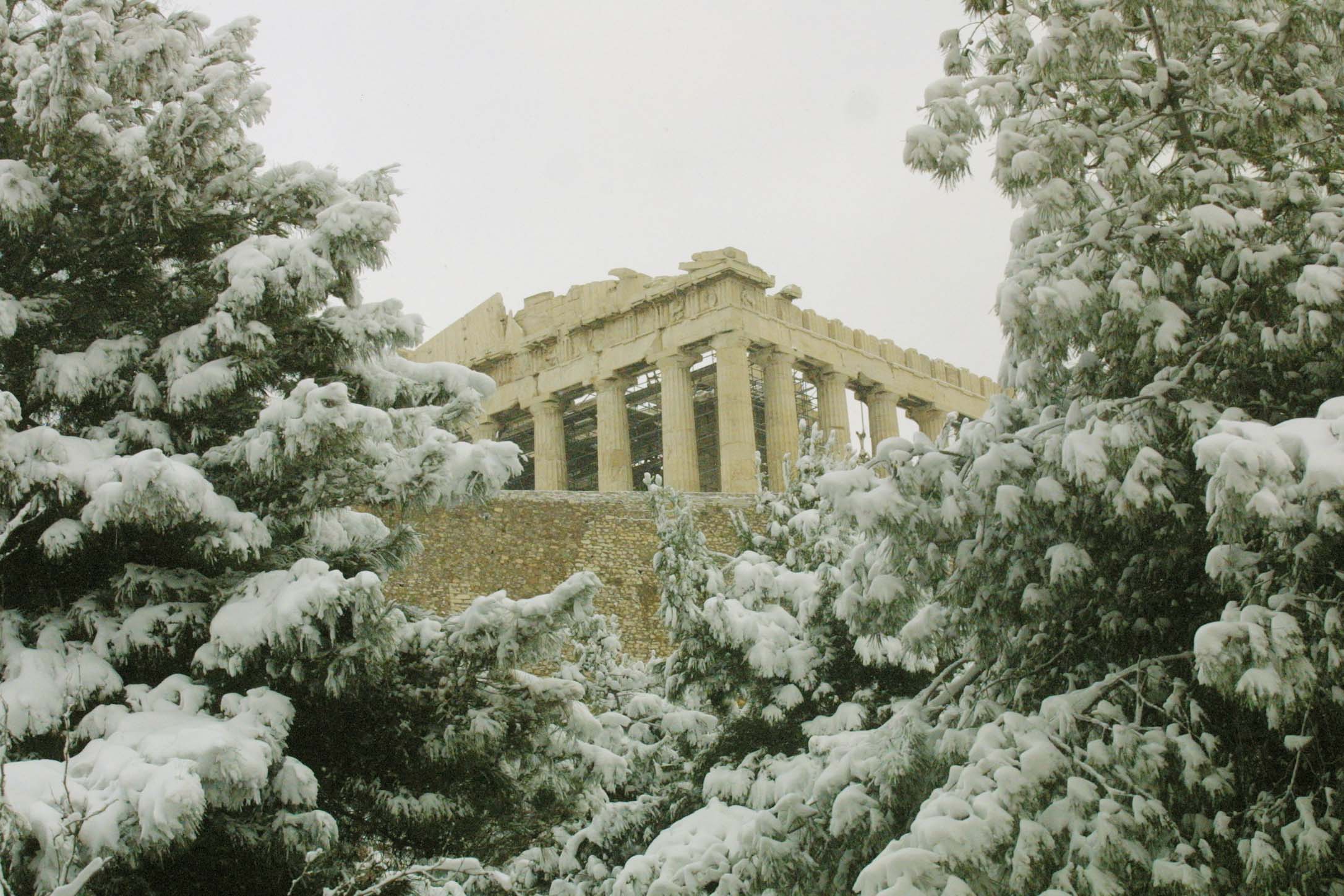 akropoli.jpg H Ακρόπολη χιονισμένη το 2004