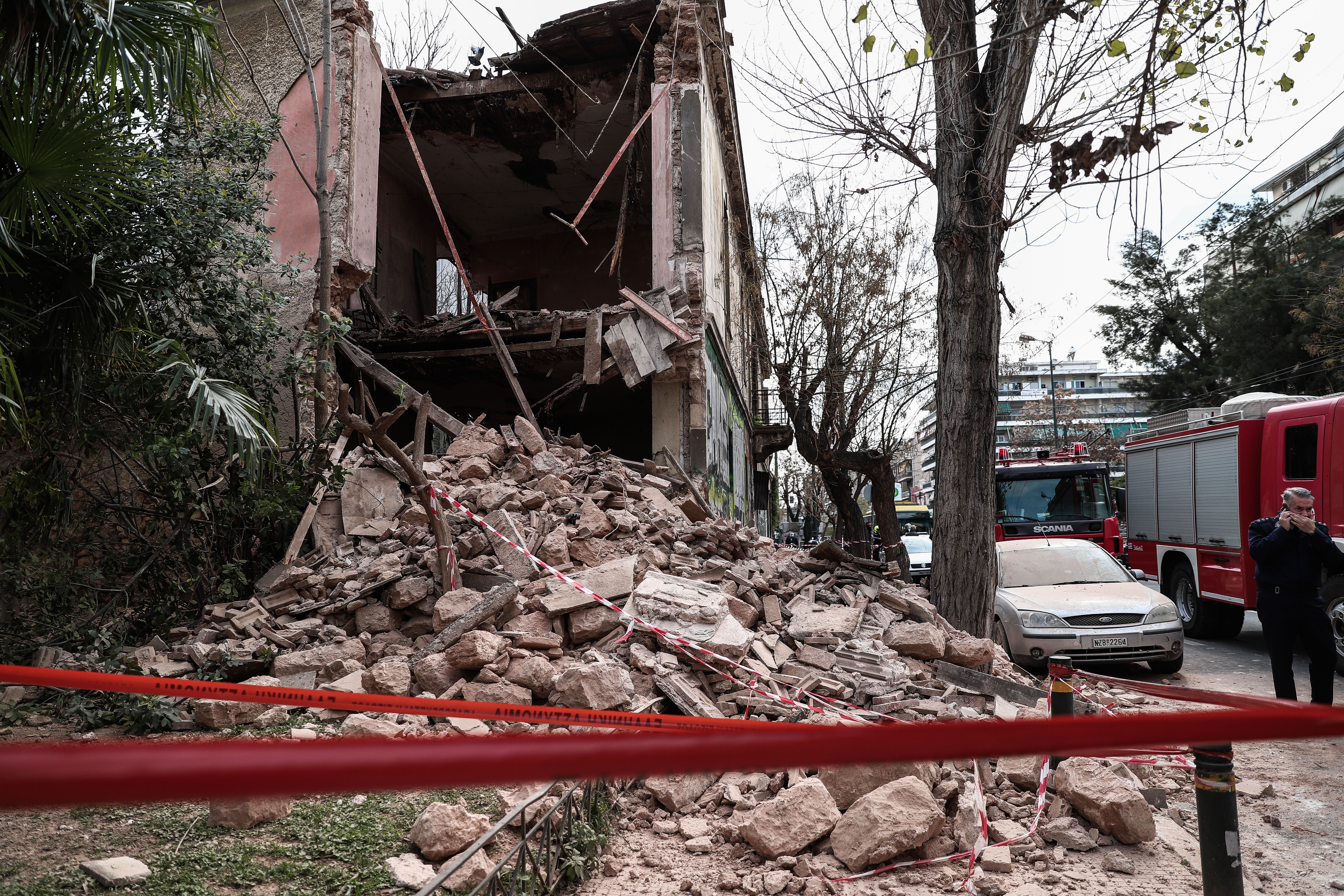 katarreysi-ktiriou-patision4.jpg Κατάρρευση κτιρίου στην Πατησίων
