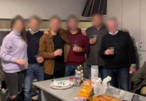parti.jpg κορονοπάρτι, ΓΑΔΑ