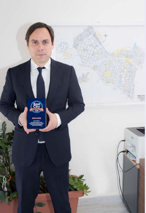diniakos.jpg diniakos.jpg
