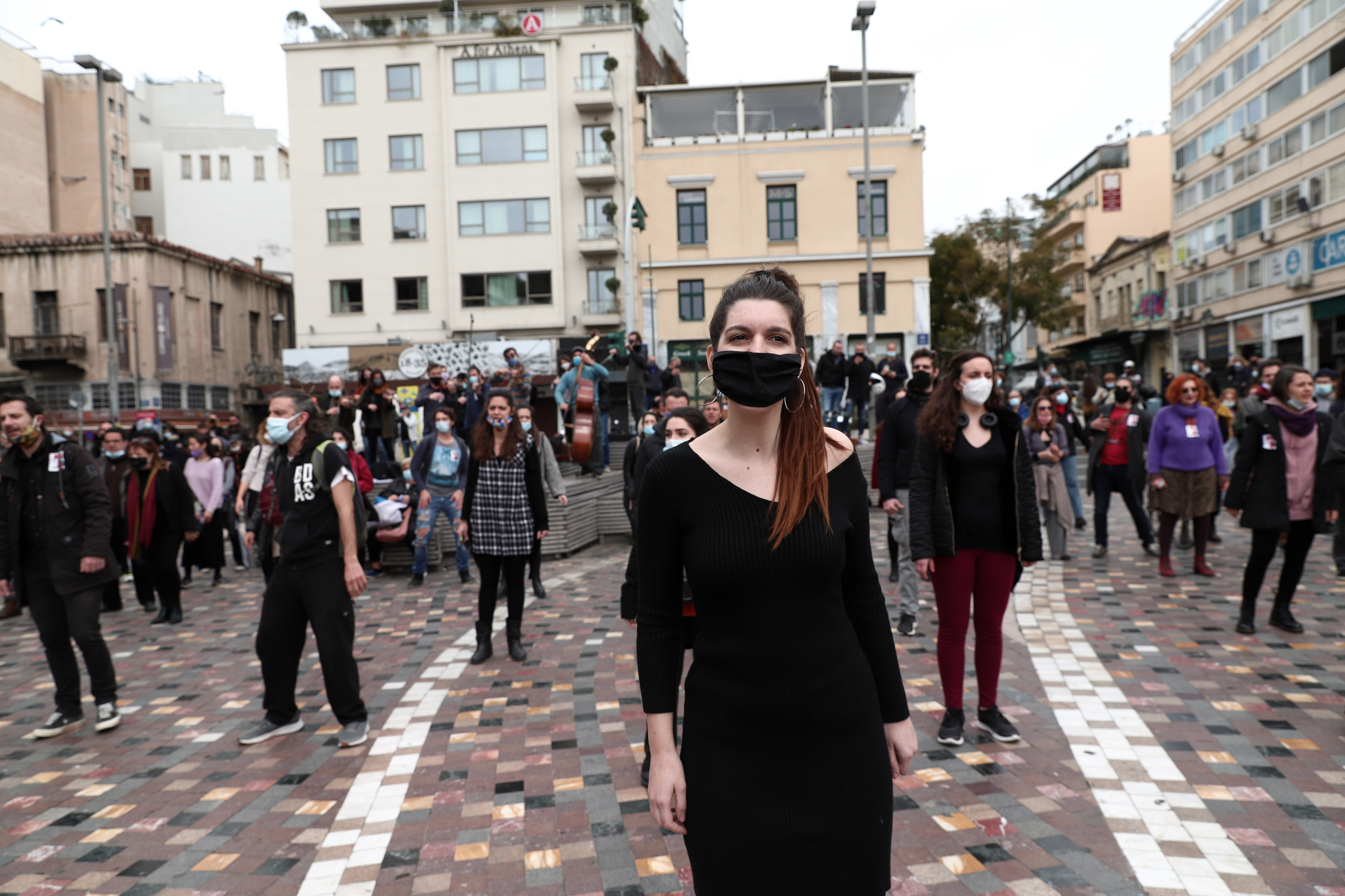 monastiraki-kallitehnes-1.jpg Διαμαρτυρία καλλιτεχνών στο Μοναστηράκι για το lockdown