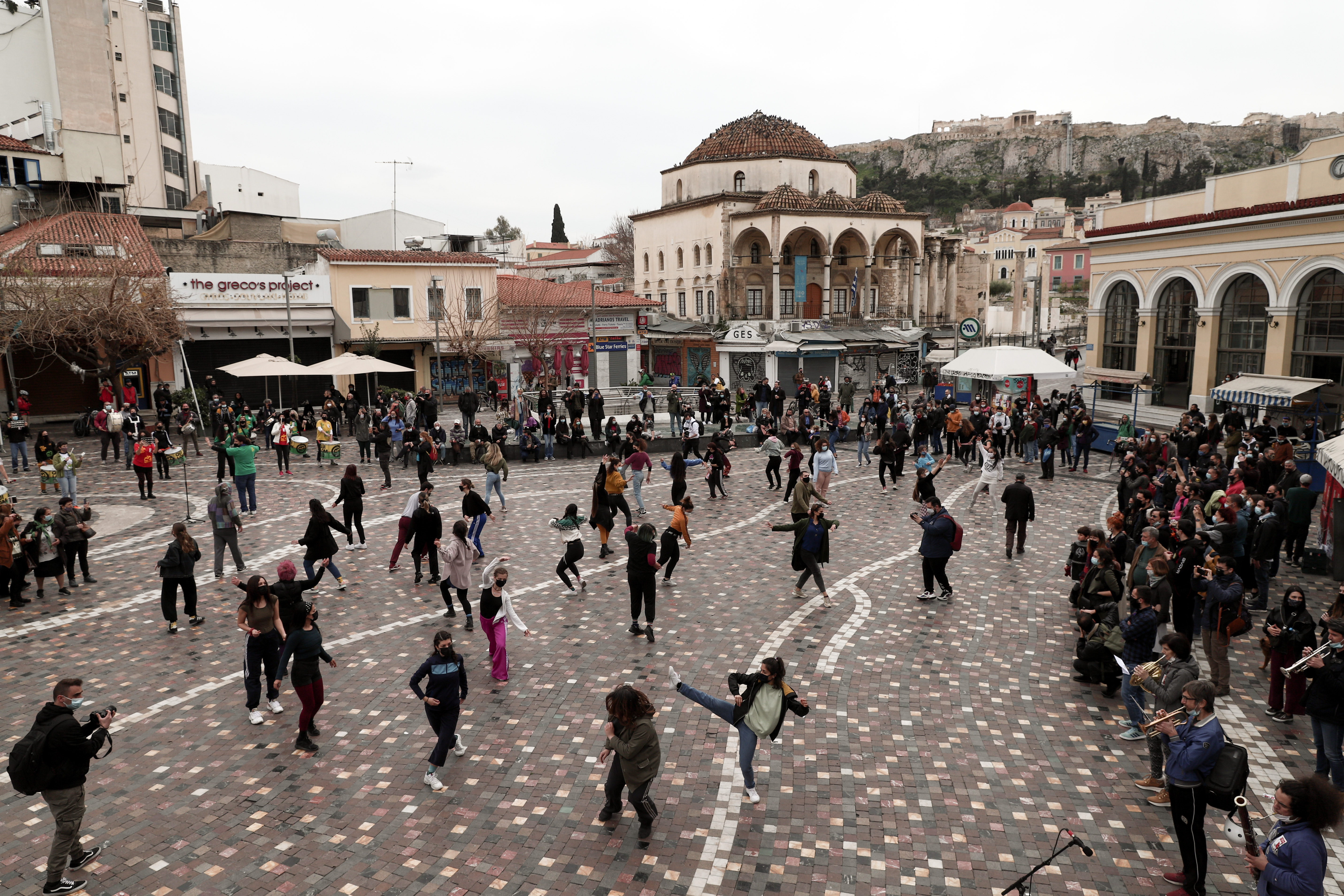 monastiraki-kallitehnes-2.jpg Διαμαρτυρία καλλιτεχνών στο Μοναστηράκι για το lockdown