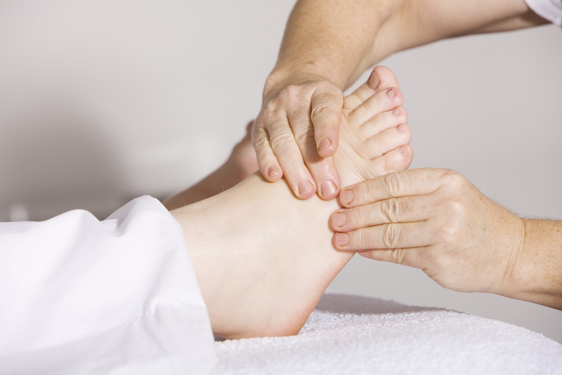 physiotherapy-2133286_1920.jpg Πόδια, φυσικοθεραπεία