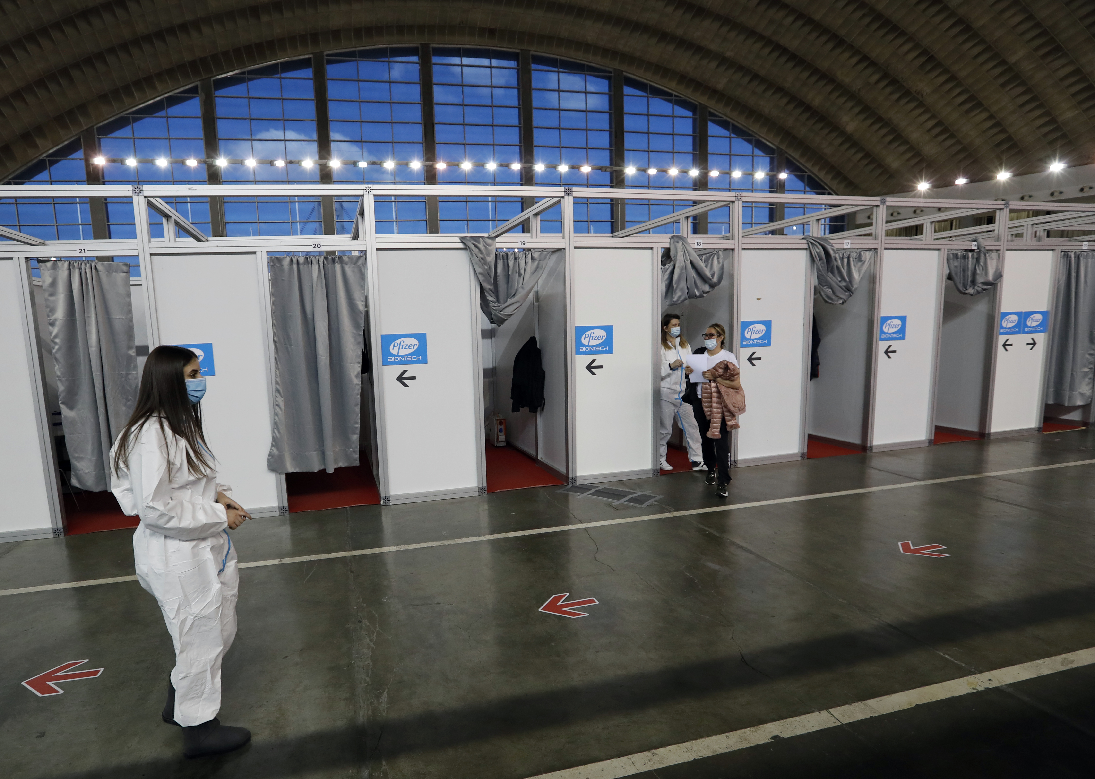 ap21091636738739.jpg Εμβολιαστικό κέντρο στη Σερβία