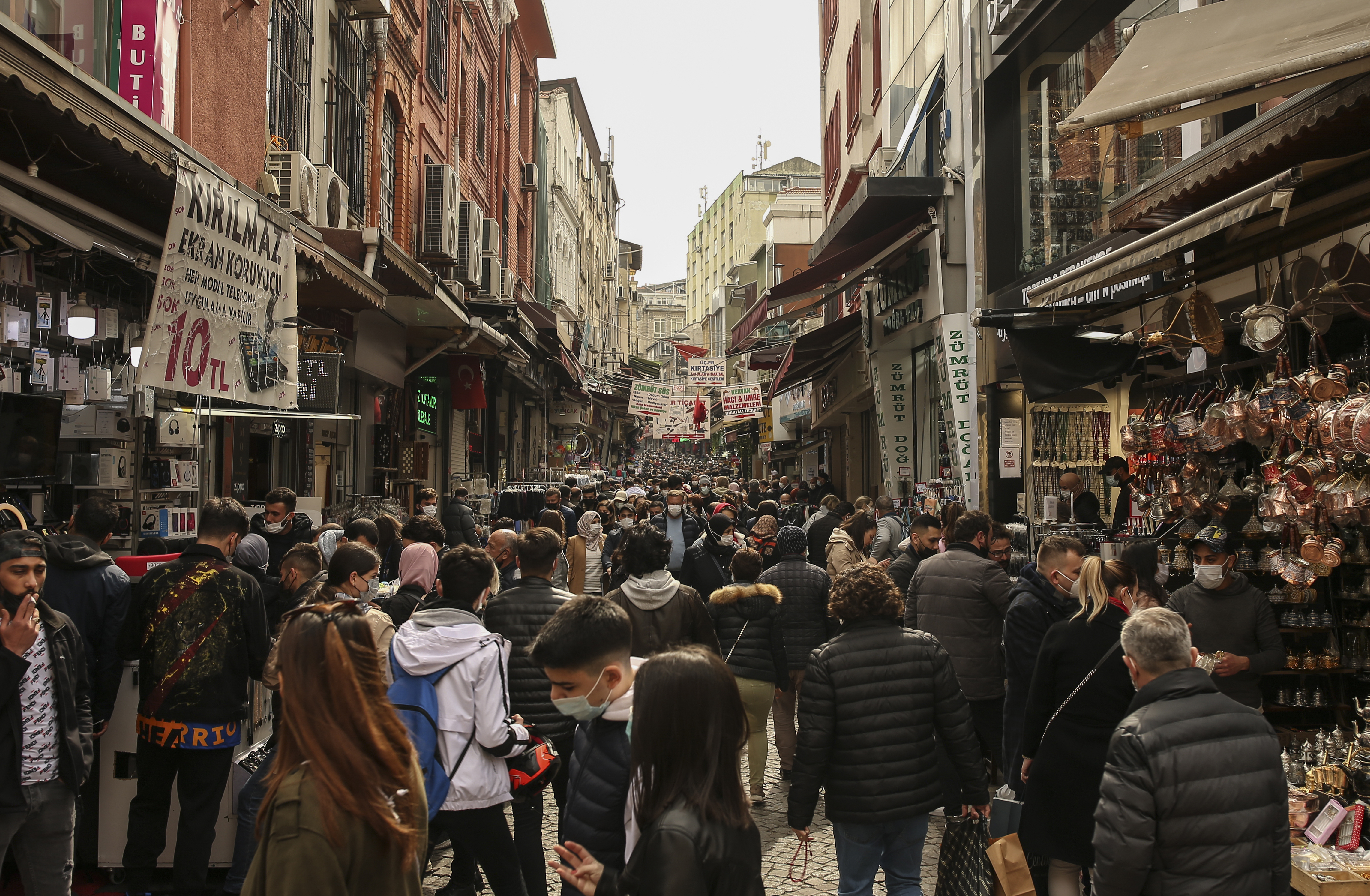 ap21092511765032.jpg Η οικονομική κρίση χτυπά την τουρκική οοικονομία