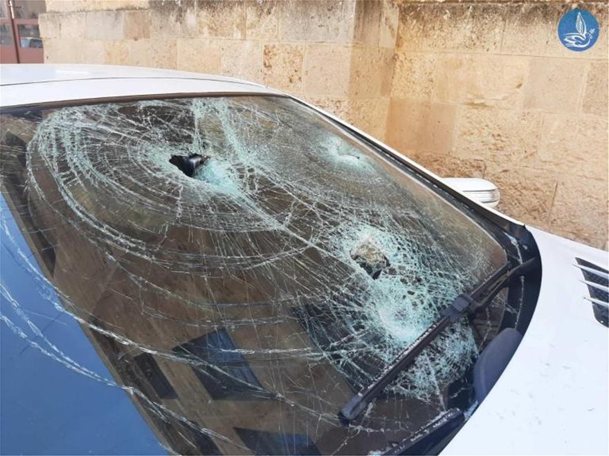 2.jpeg Αστυνόμος στη Ρόδο σπάει αυτιοκίνητα