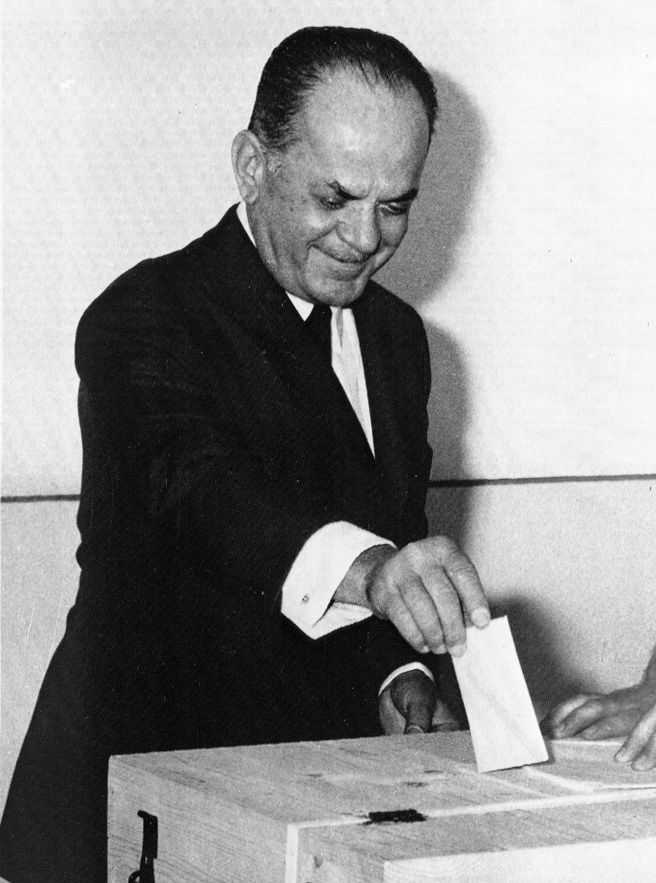 ap516661348756.jpg Γεώργιος Παπαδόπουλος