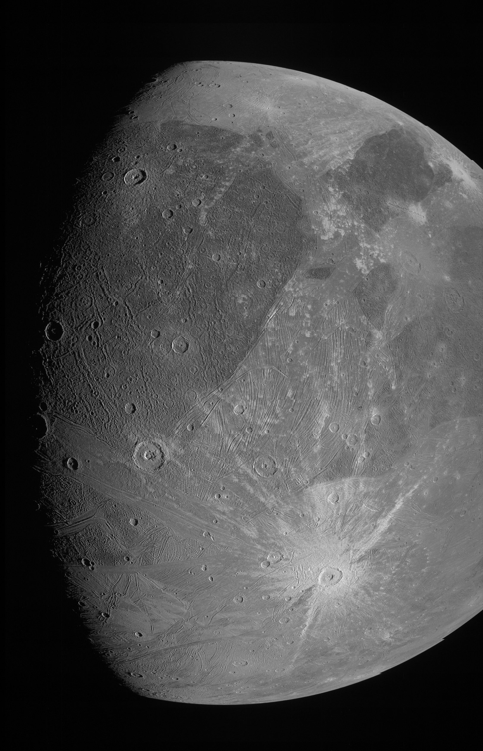 e3ye05jvuau3q63.jpeg NASA: Οι πρώτες κοντινές φωτογραφίες του δορυφόρου του Δία Γανυμήδη