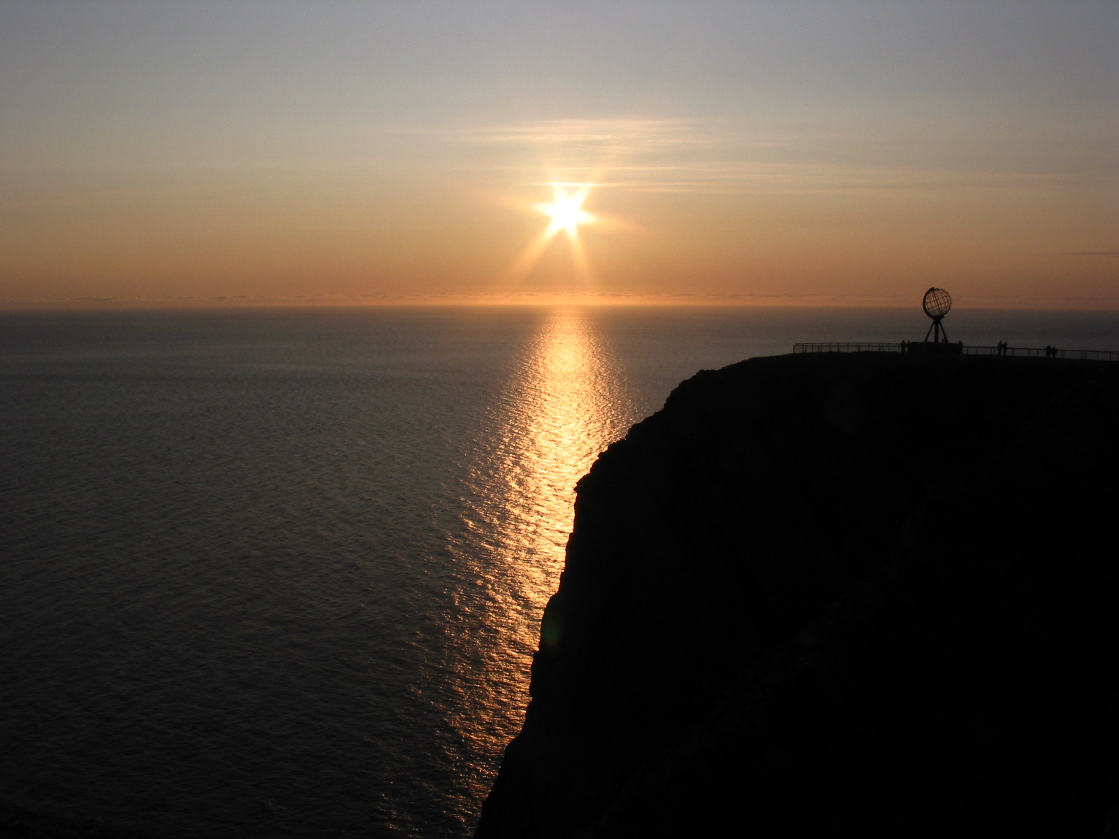 midnight_sun.jpg midnight_sun.jpg