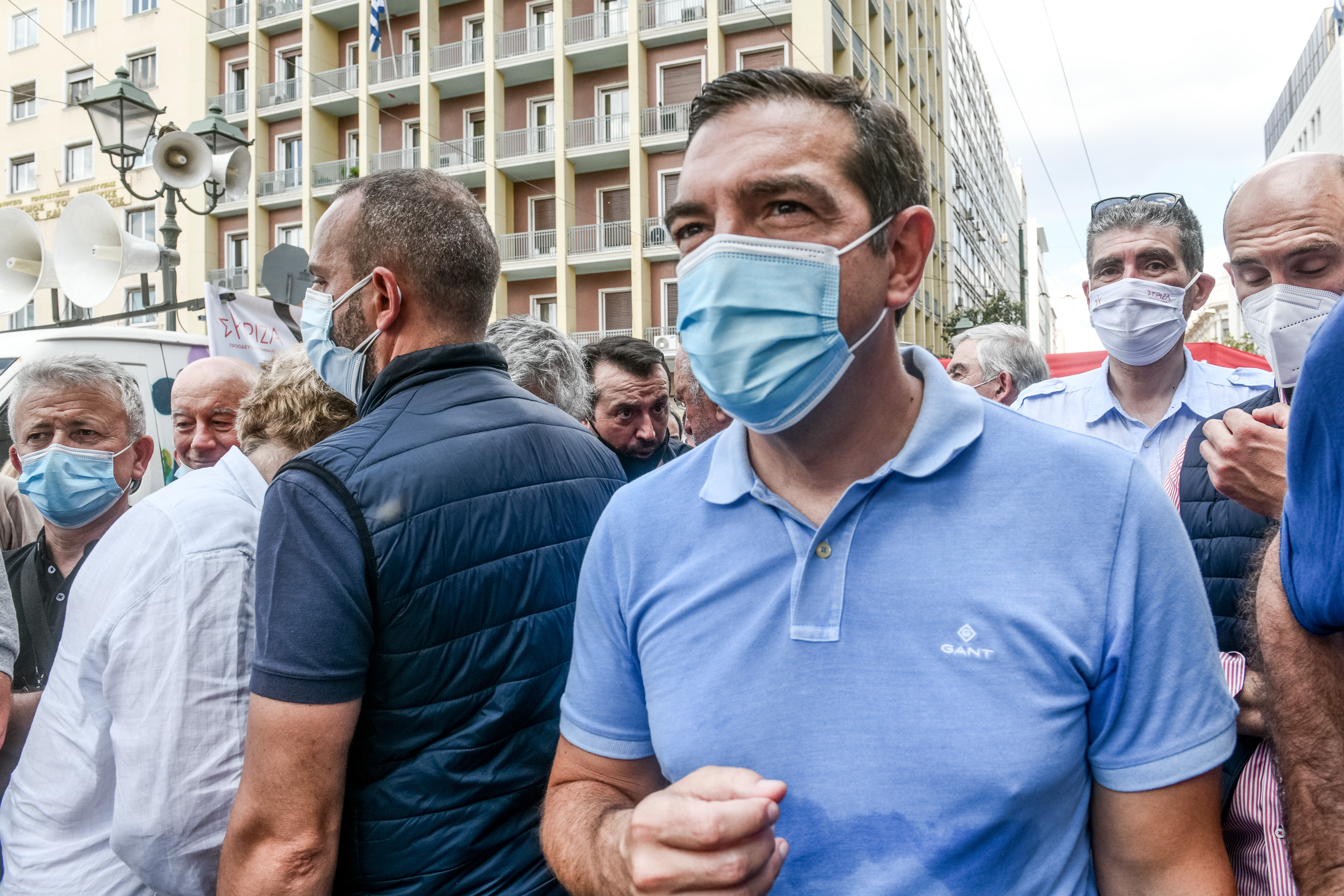 Ο Τσίπρας με μάσκα