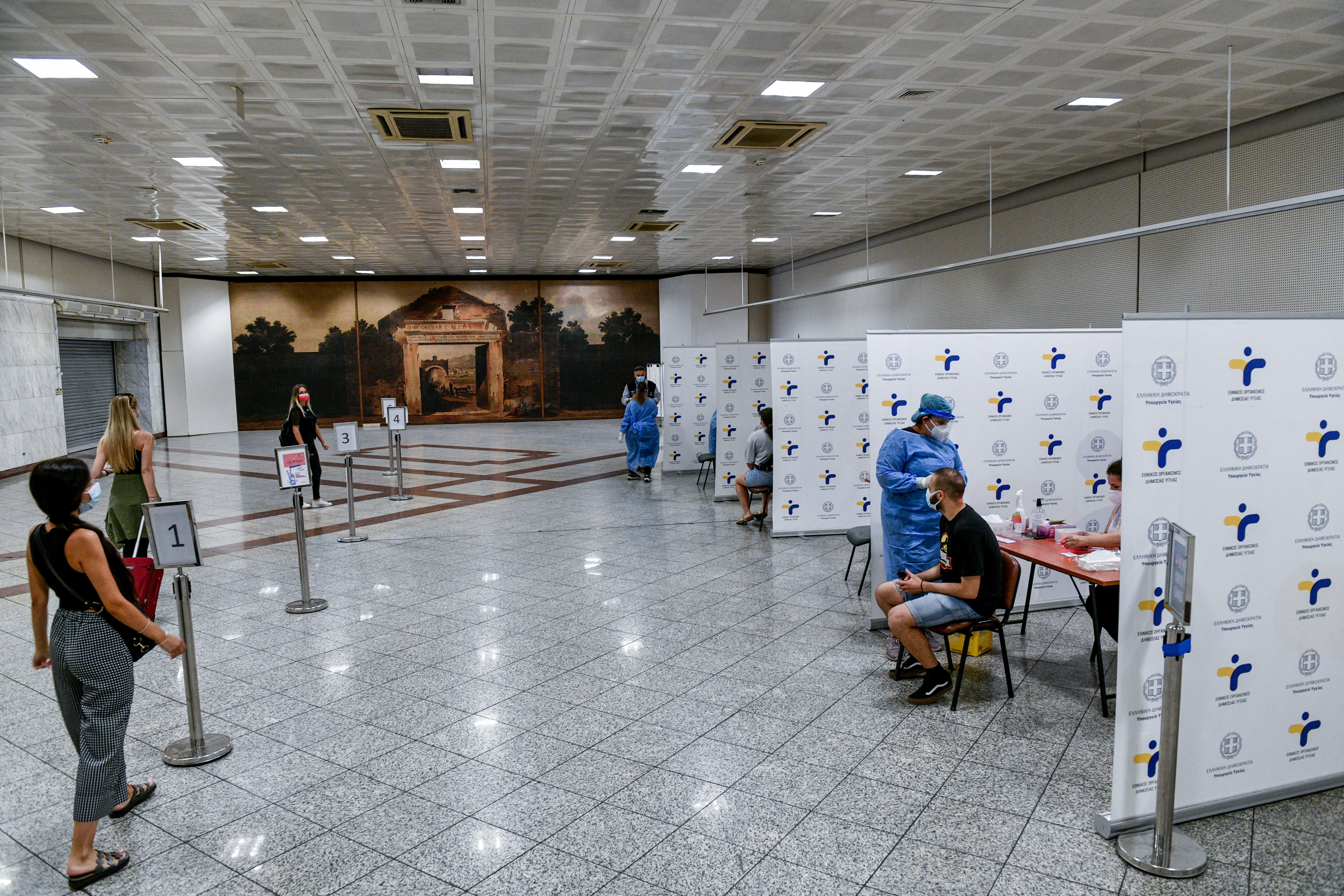 5336882.jpg ουρές για rapid test στο σύνταγμα
