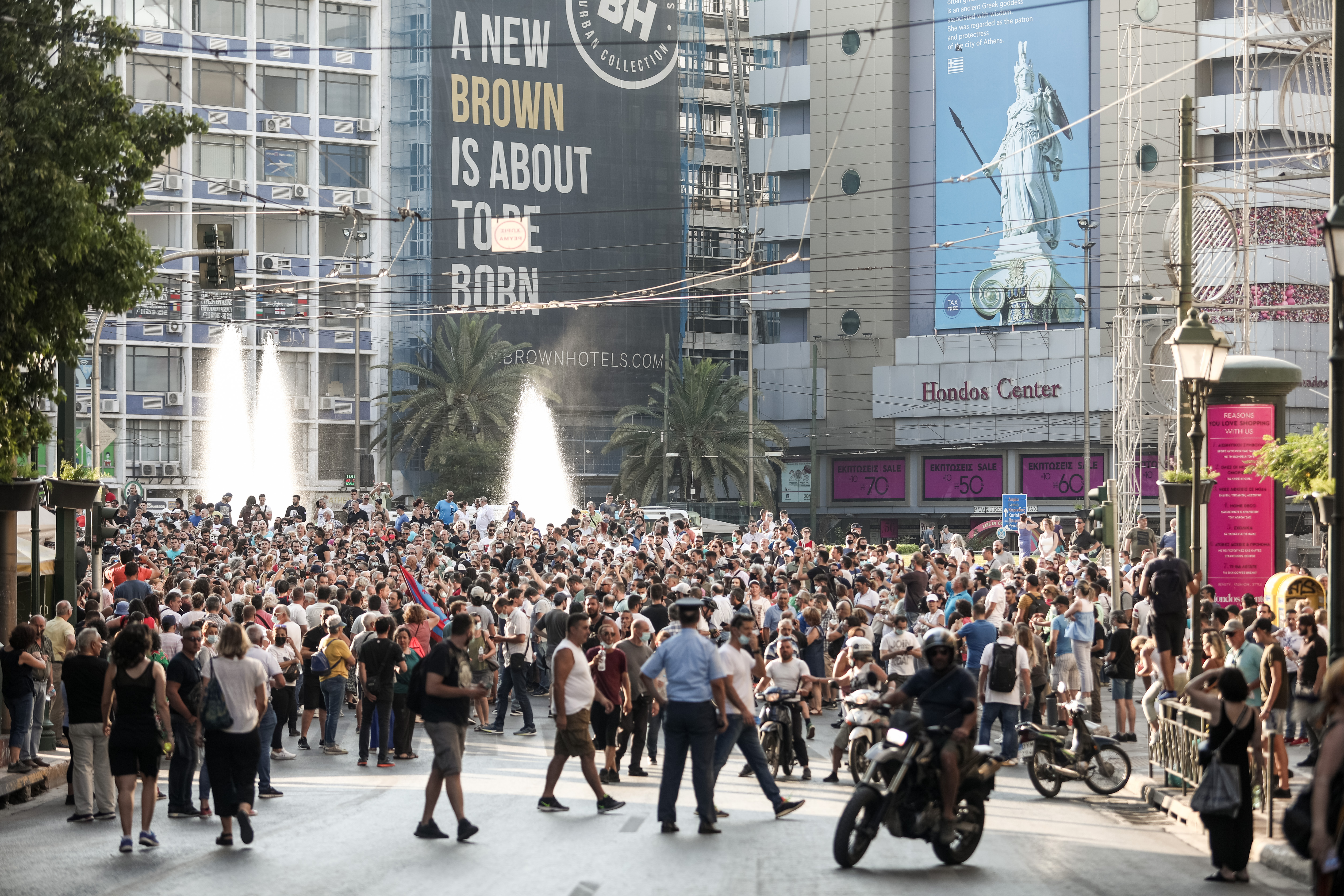 5341484.jpg Σύνταγμα, αντιεμβολιαστές