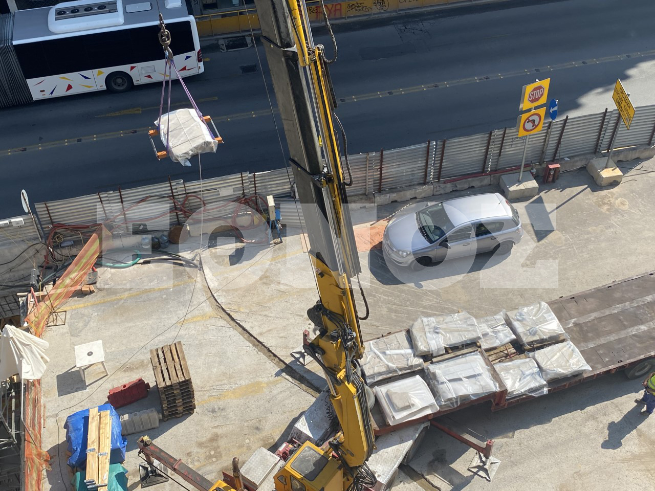 thumbnail_image_50426113.jpg Θεσσαλονίκη: Καρέ-καρέ η απόσπαση των αρχαίων του Μετρό στο Σταθμό Βενιζέλου