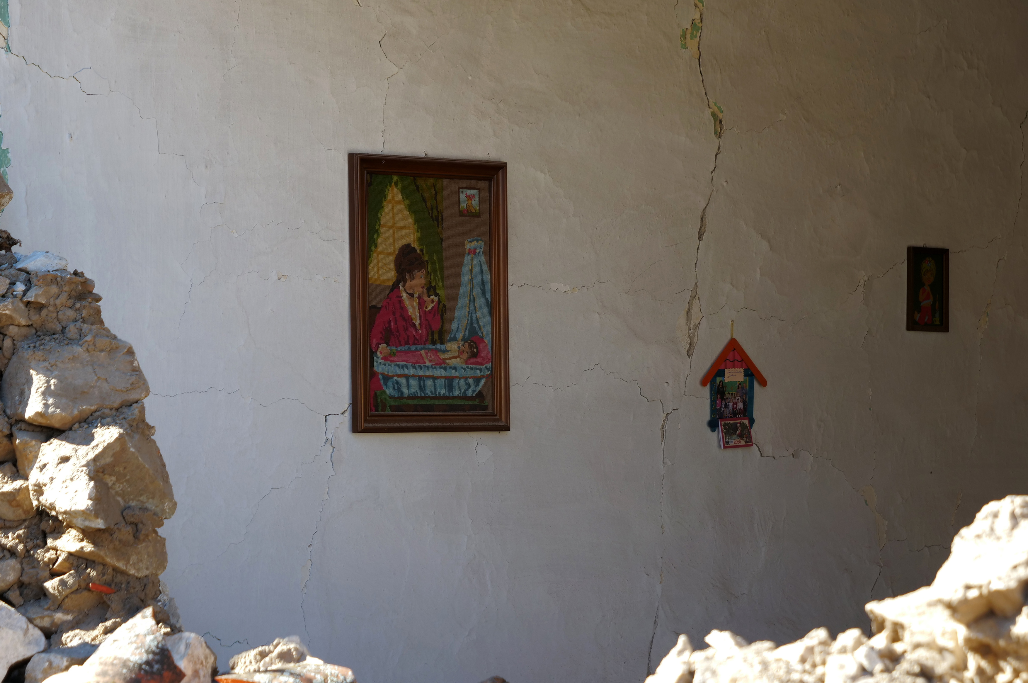 3108119.jpg Ελασσόνα: Άφησαν τους σεισμόπληκτους αμανάτι με… τα μπάζα και τα ετοιμόρροπα σπίτια - Στο… περίμενε για αποζημιώσεις οι κάτοικοι