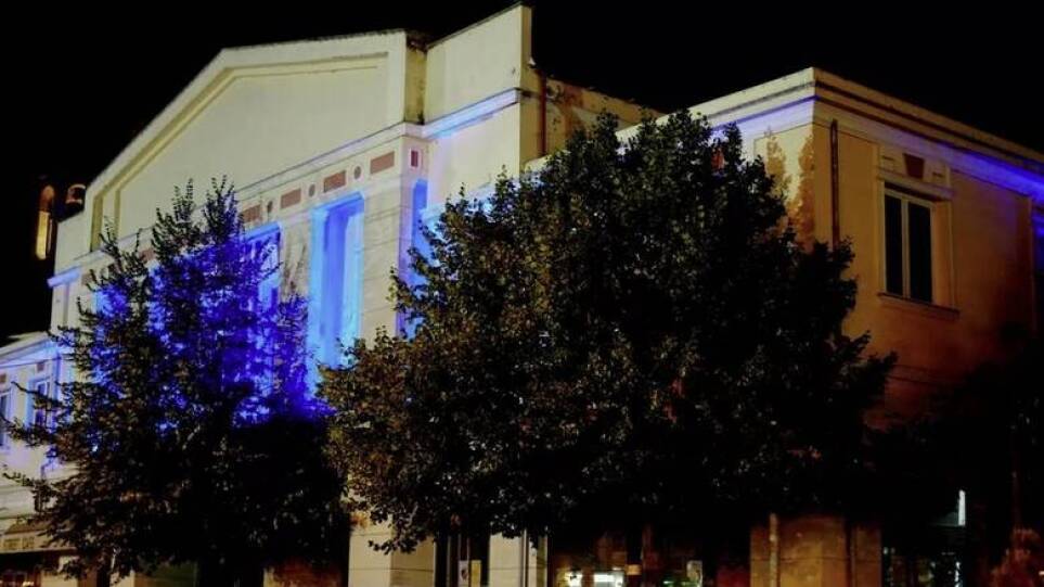 grevena-1.jpeg Γρεβενά: Φωταγωγημένο για τρεις ημέρες το δημαρχείο της πόλης προς τιμήν του «χρυσού» Τεντόγλου