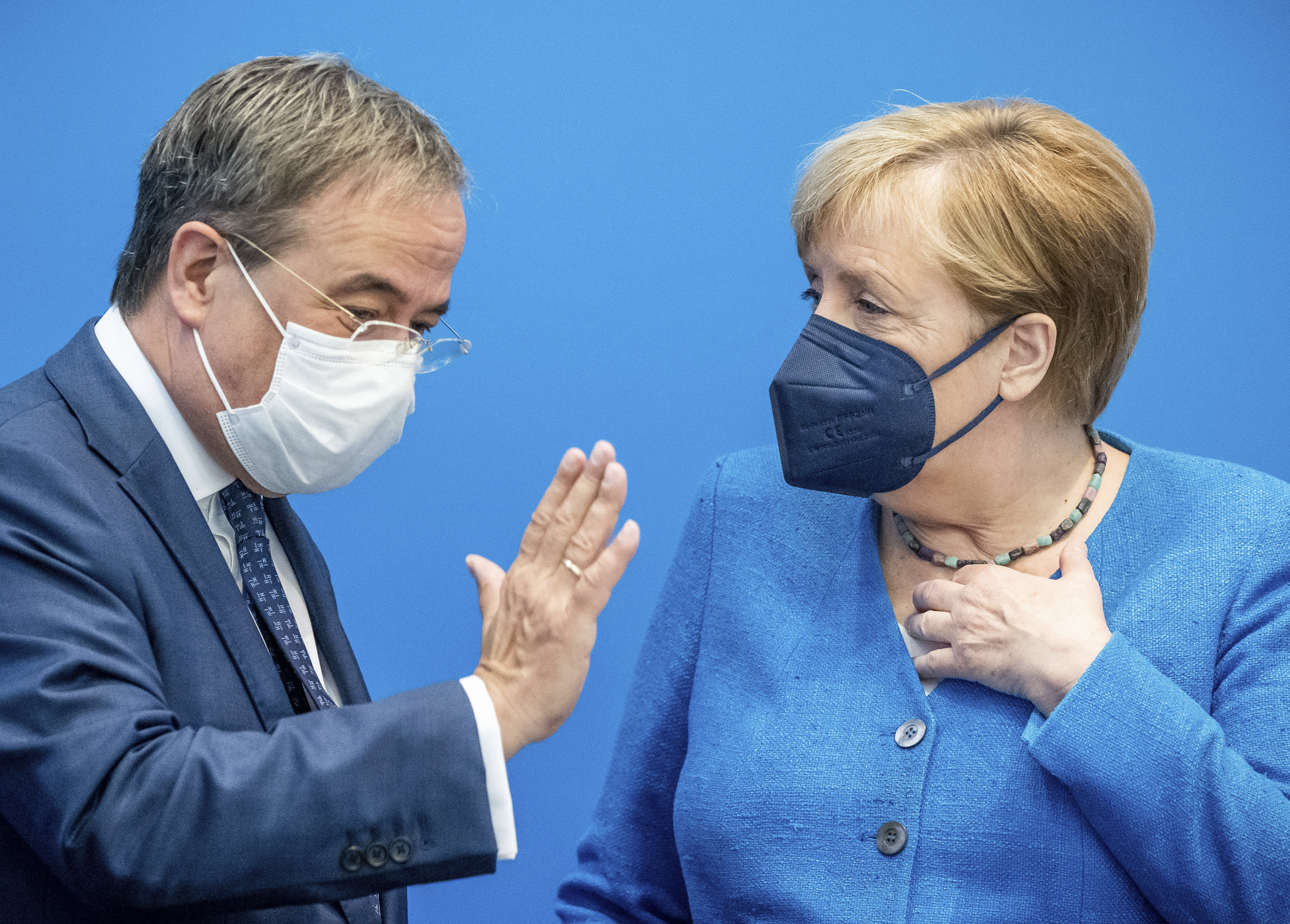 laset-merkel.jpg laset-merkel.jpg