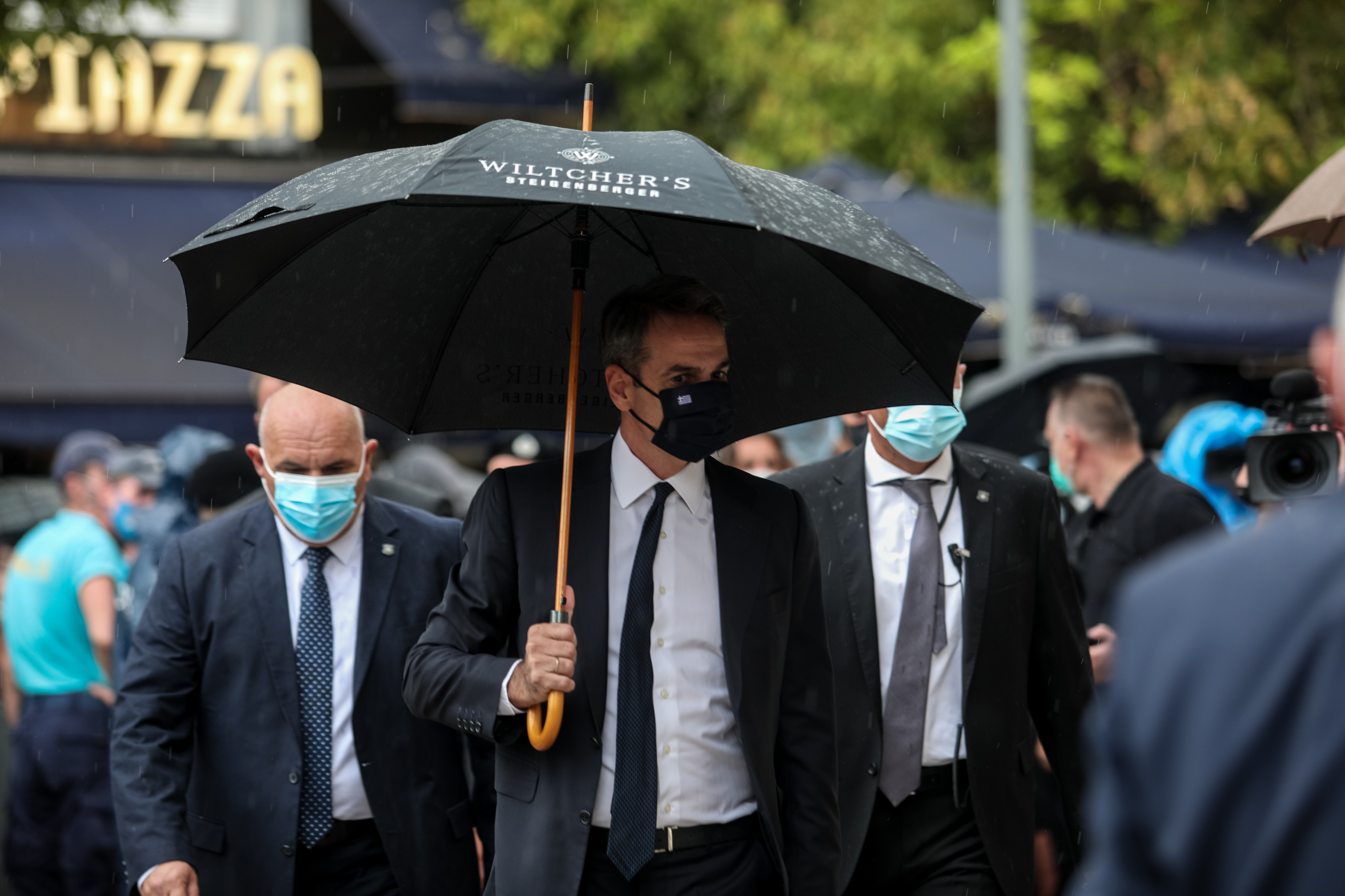 mitsotakis-obrella1.jpg mitsotakis-obrella1.jpg