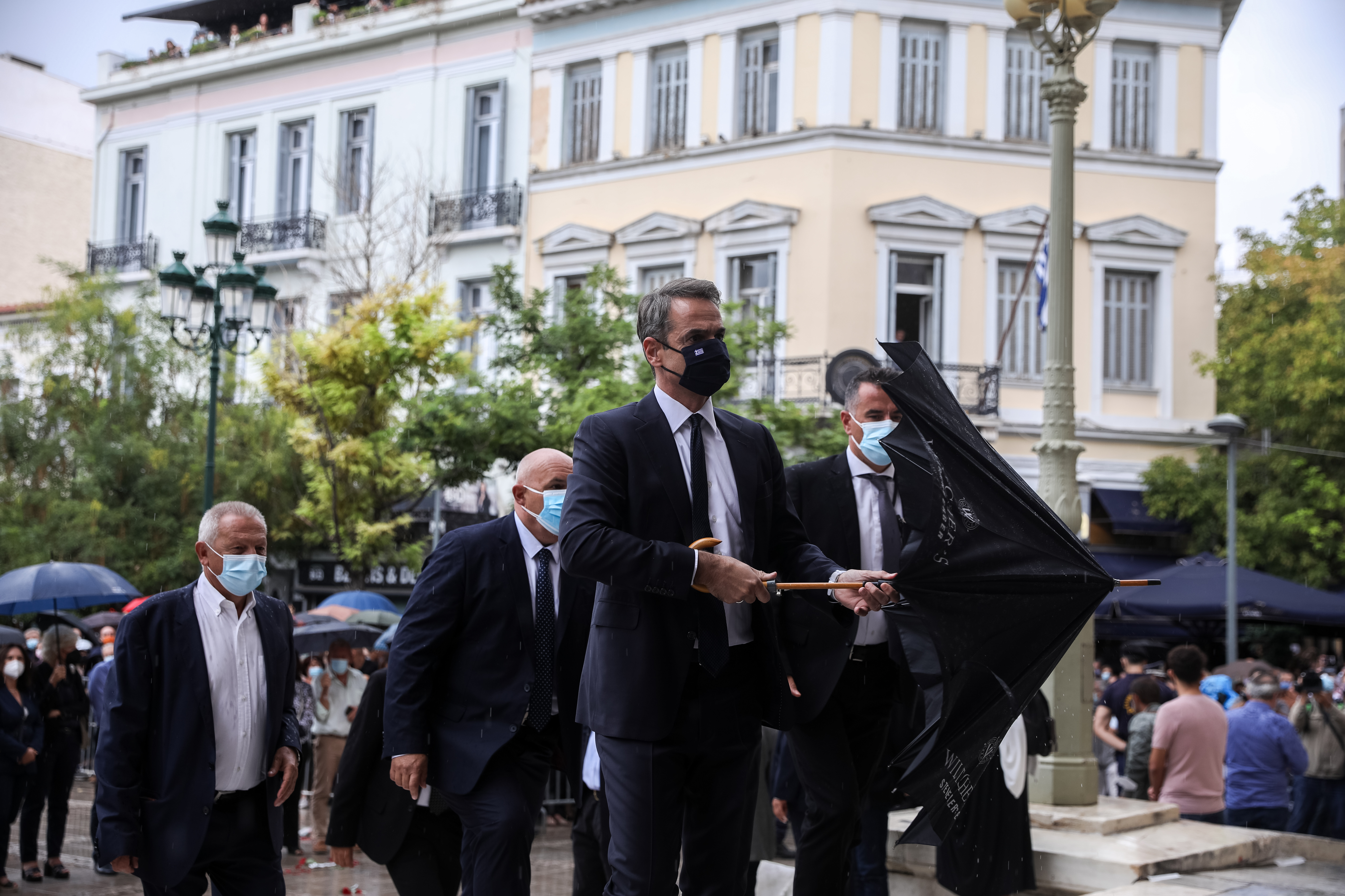 mitsotakis-obrella3.jpg mitsotakis-obrella3.jpg
