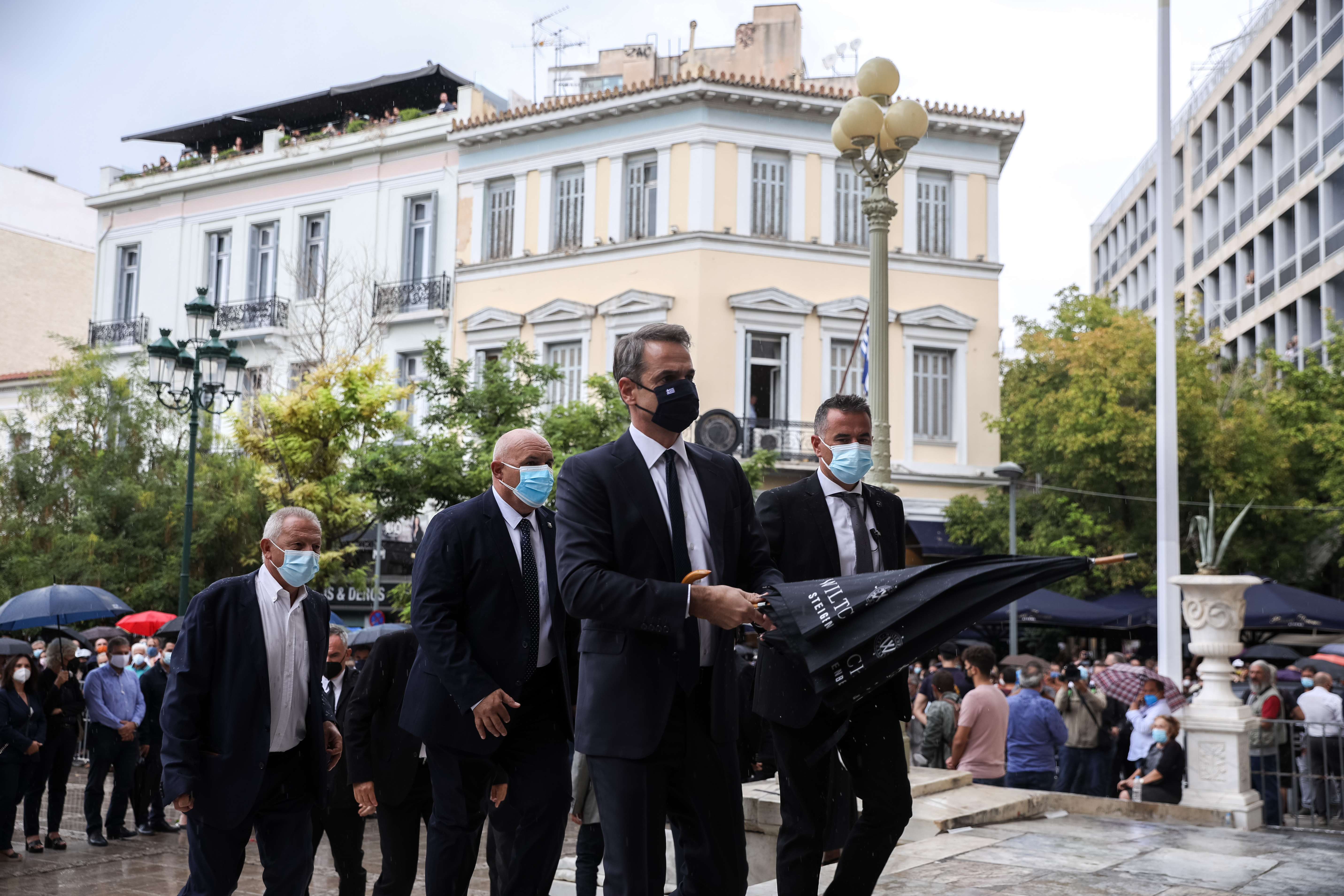 mitsotakis-obrella4.jpg mitsotakis-obrella4.jpg