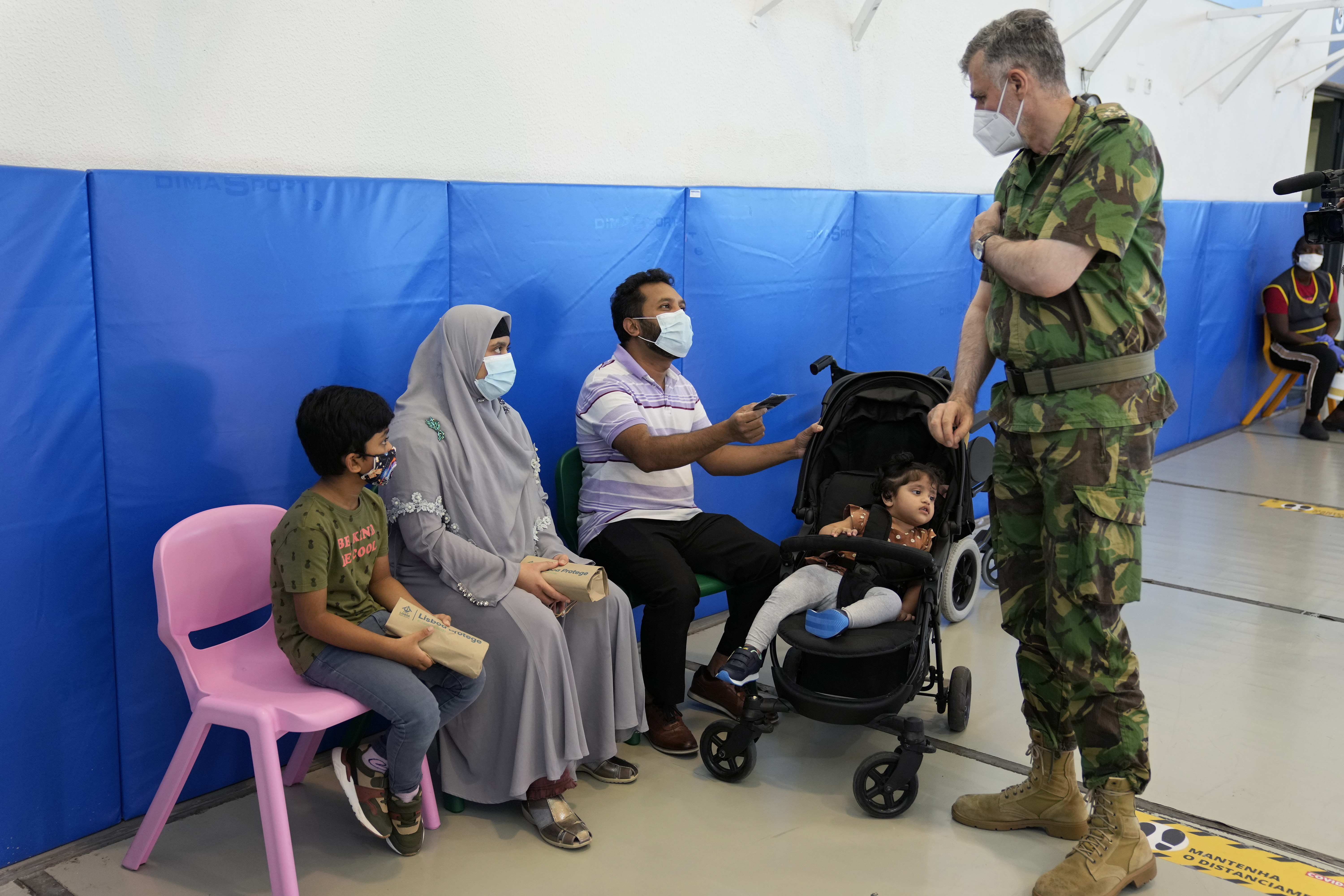 ap21265592429794.jpg Ρεκόρ εμβολιασμών στην Πορτογαλία