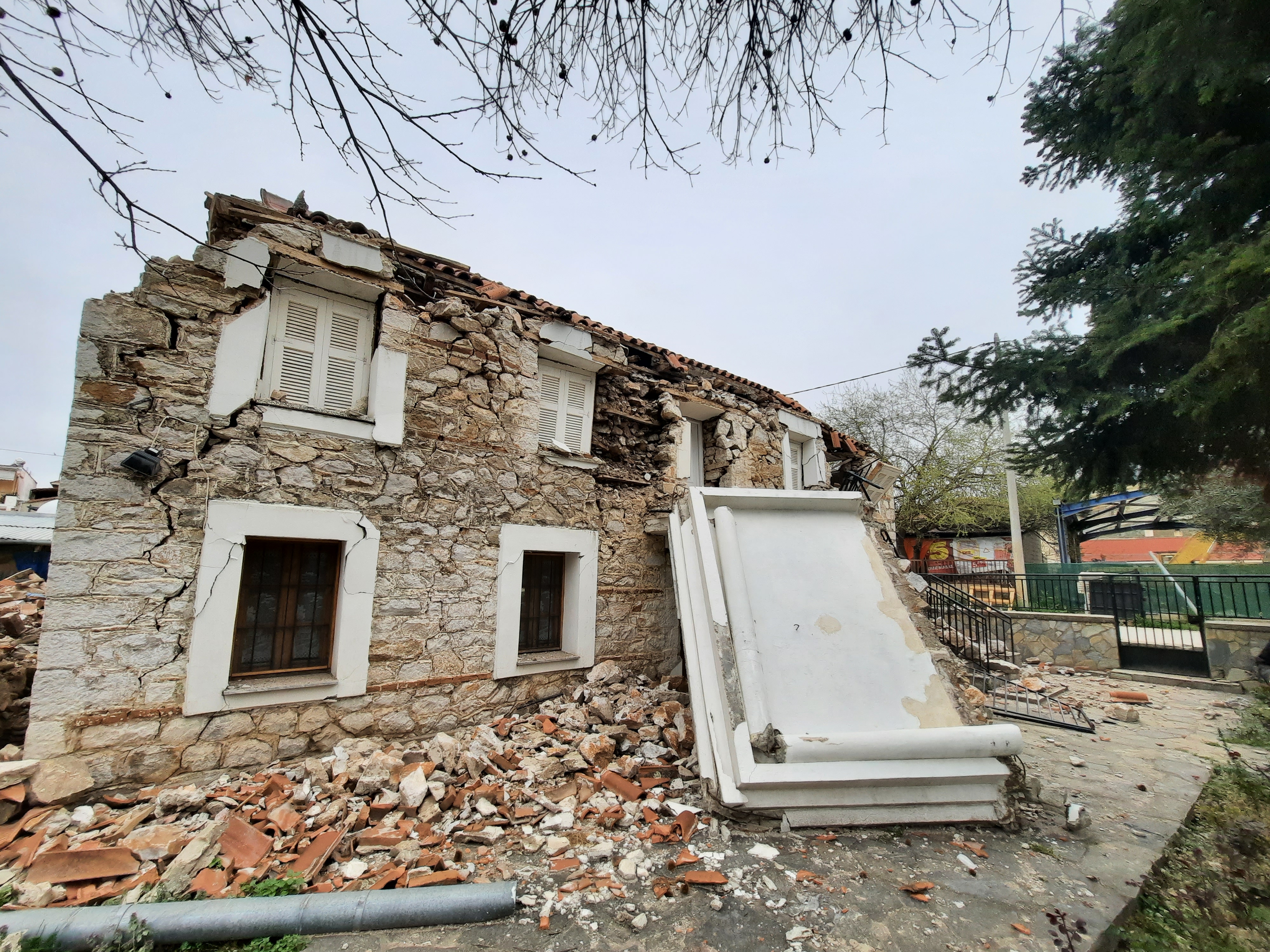 damasi1.jpg Οι περιορισμένες σεισμικές απώλειες δεν δικαιολογούν εφησυχασμό