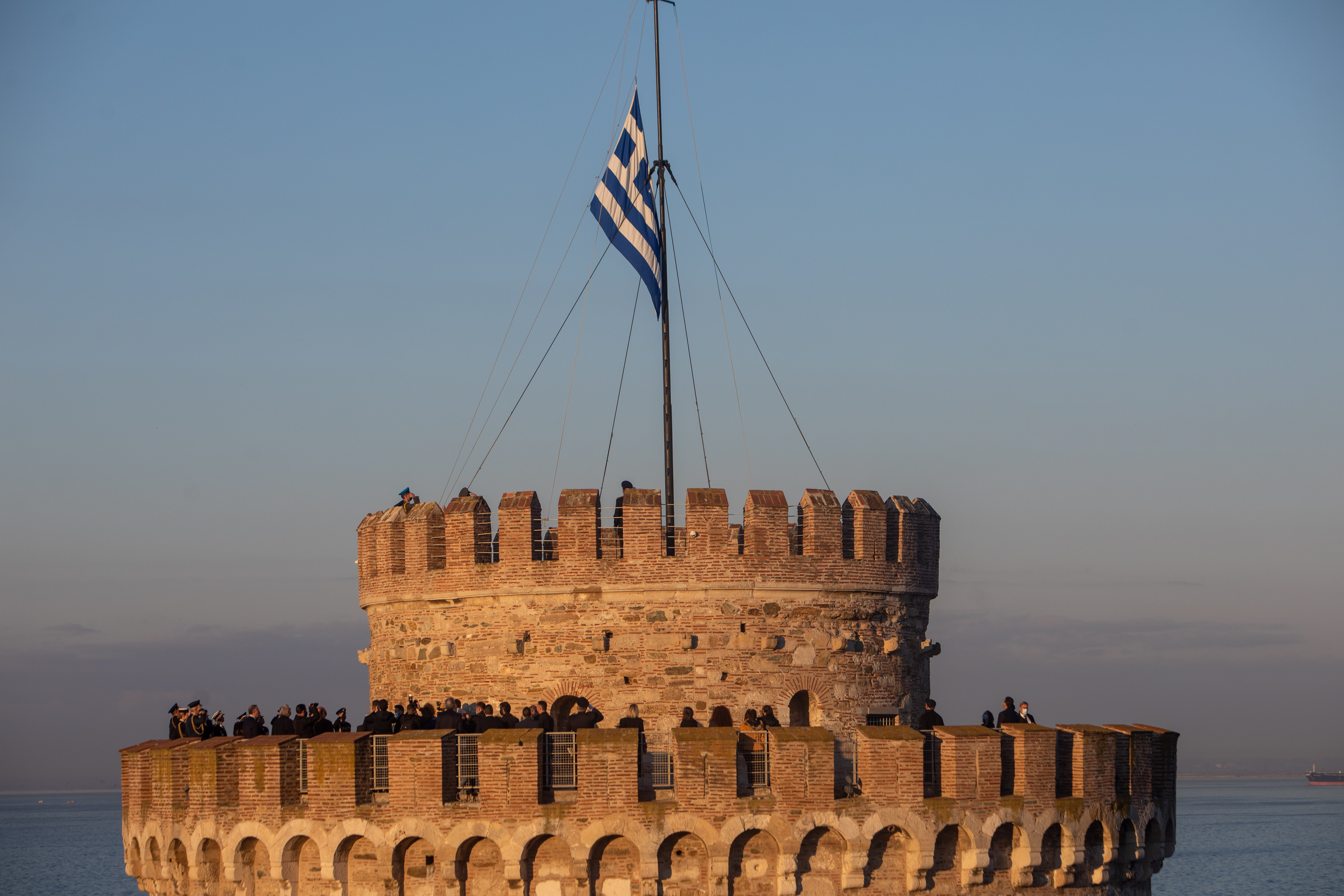 lefkos-pyrgos2.jpg lefkos-pyrgos2.jpg