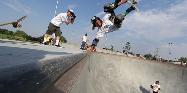skateboard-1674624_1920.jpg skateboard