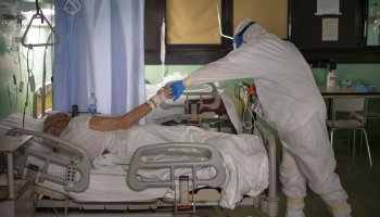 Ασθενής με κορονοϊό στην εντατική στην Ιταλία