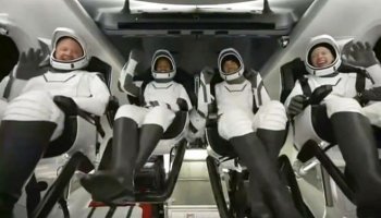 SpaceX: Επέστρεψαν στη Γη οι πρώτοι τέσσερις τουρίστες του διαστήματοςSpaceX: Επέστρεψαν στη Γη οι πρώτοι τέσσερις τουρίστες του διαστήματος