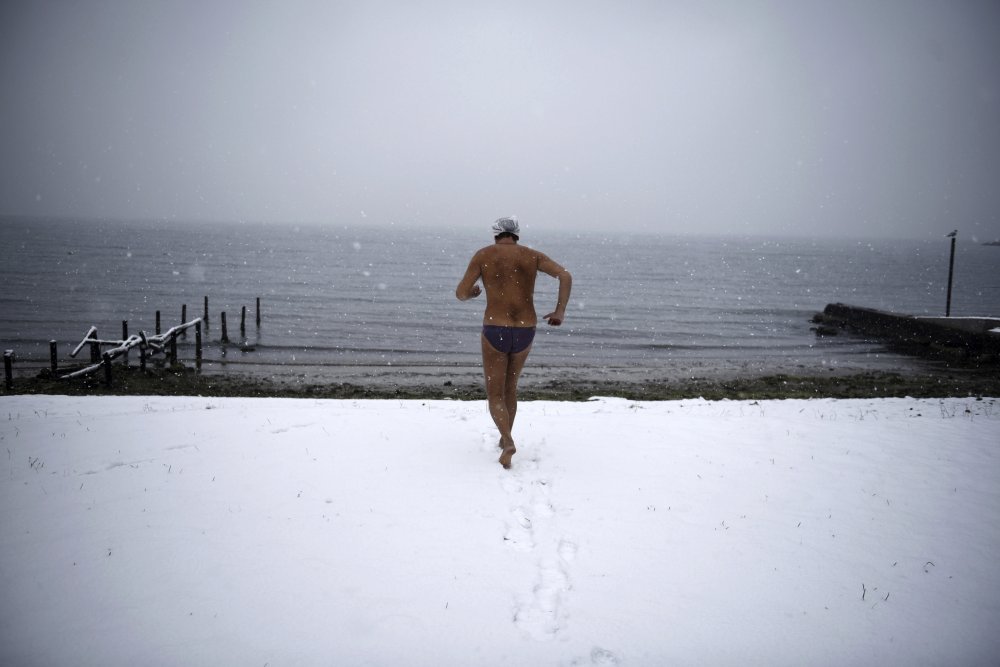 snow.jpg Χειμερινός κολυμβητής στη Θεσσαλονίκη