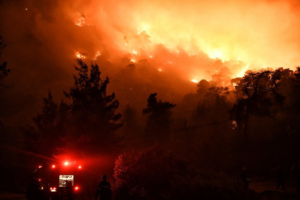 5307160.jpg Φωτιά στον Σχίνο Λουτρακίου Κορινθίας