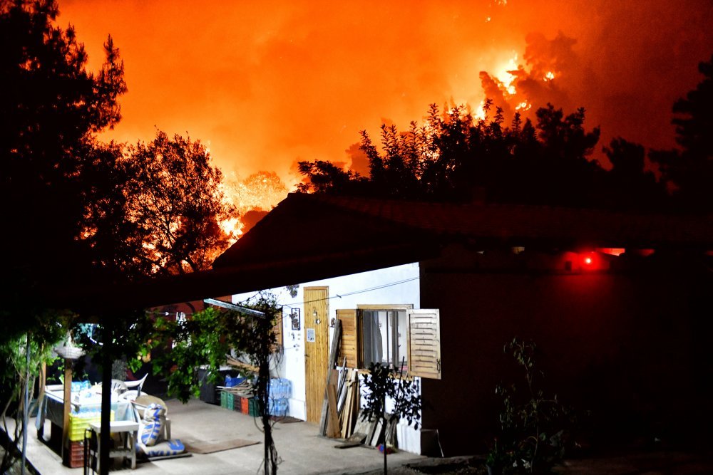 5307163.jpg Φωτιά στον Σχίνο Λουτρακίου Κορινθίας