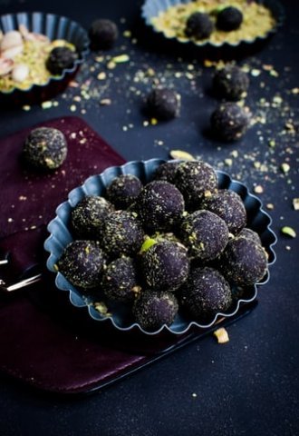 chocolate_truffles.jpg chocolate_truffles.jpg