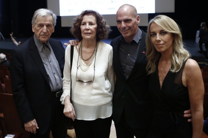 Ενήλικοι στο Δωμάτιο 21681593.jpg